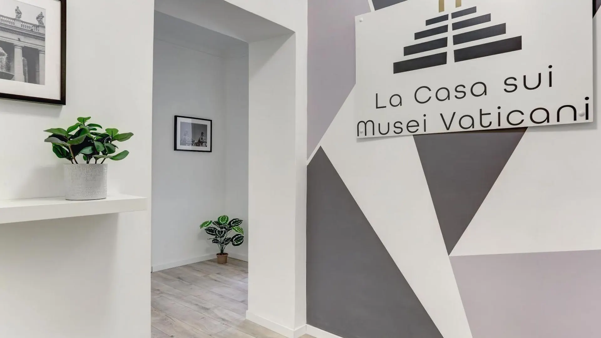 La Casa Sui Musei Vaticani Rome